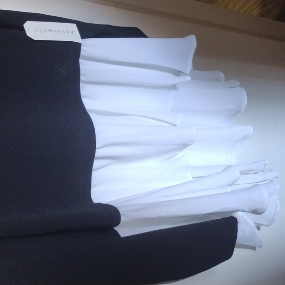 Black and White flowy bottom sweater top shirt - Picture 2 of 3